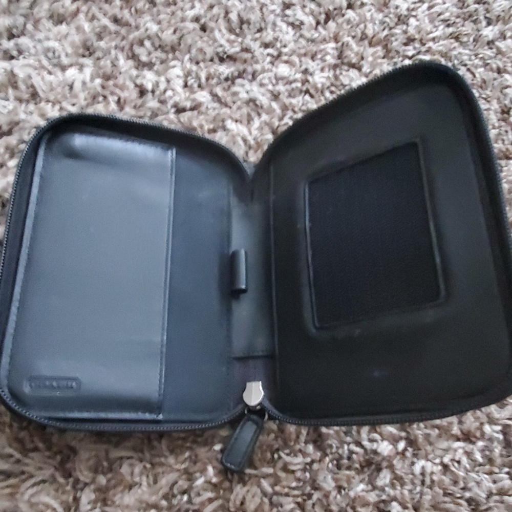 Coach case - Picture 2 of 2